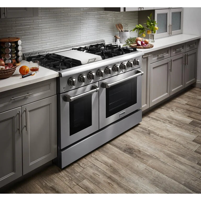 Thor Kitchen 48 in Natural Gas Burner Electric Oven 6.7 cu ft Range in Stainless Steel (HRD4803U)